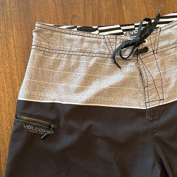 Volcom Mod Tech Grey Tonga Hawaiian Men’s Boardshorts/ Size 36/ Great Condition - Picture 3 of 4